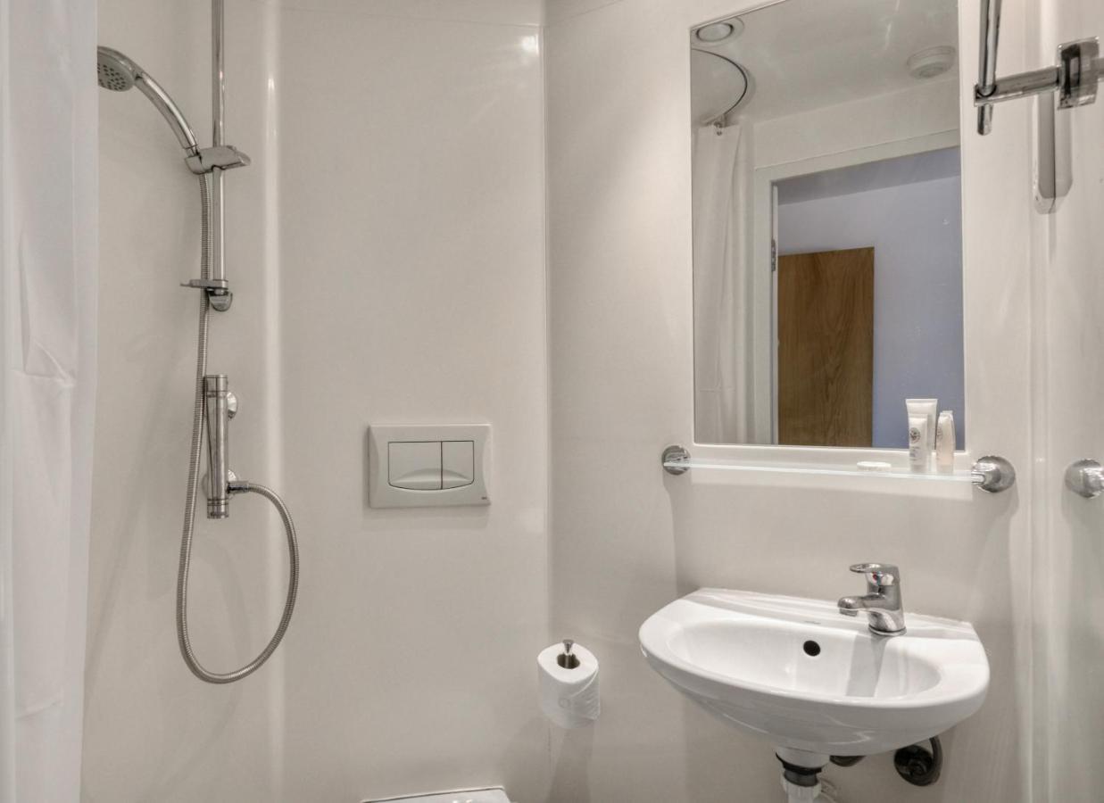 Bright & Central Room In Luton, Sleeps 2 Luton  Eksteriør bilde